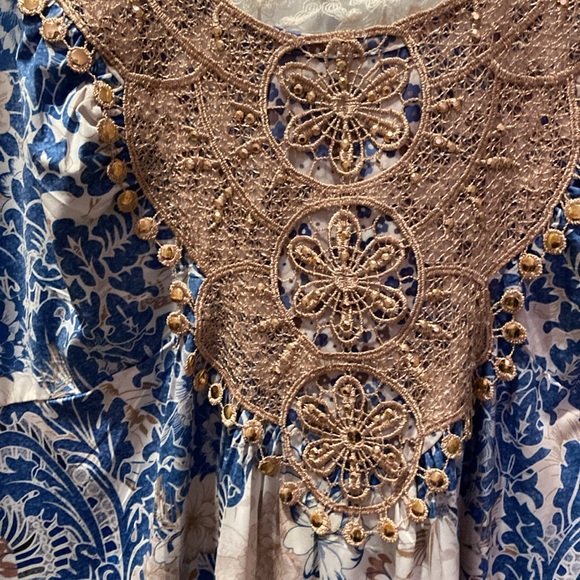 One world top with sparkle - Picture 2 of 5